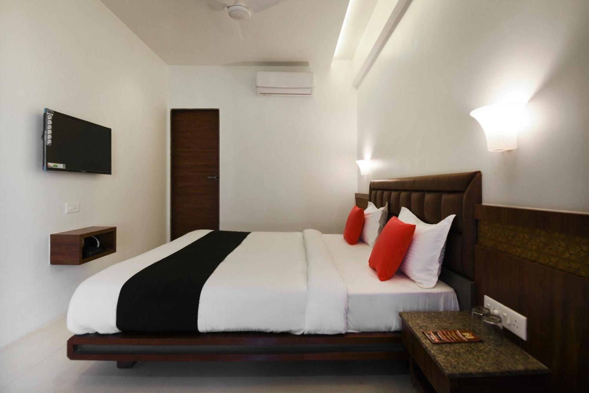 Oyo Flagship Hotel Shreeyash Executive Mangvadi Extérieur photo
