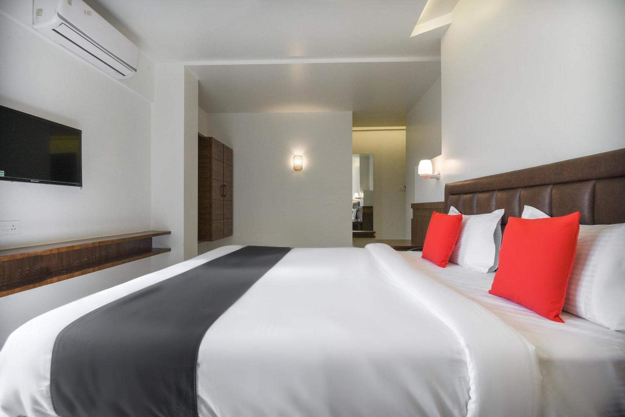 Oyo Flagship Hotel Shreeyash Executive Mangvadi Extérieur photo