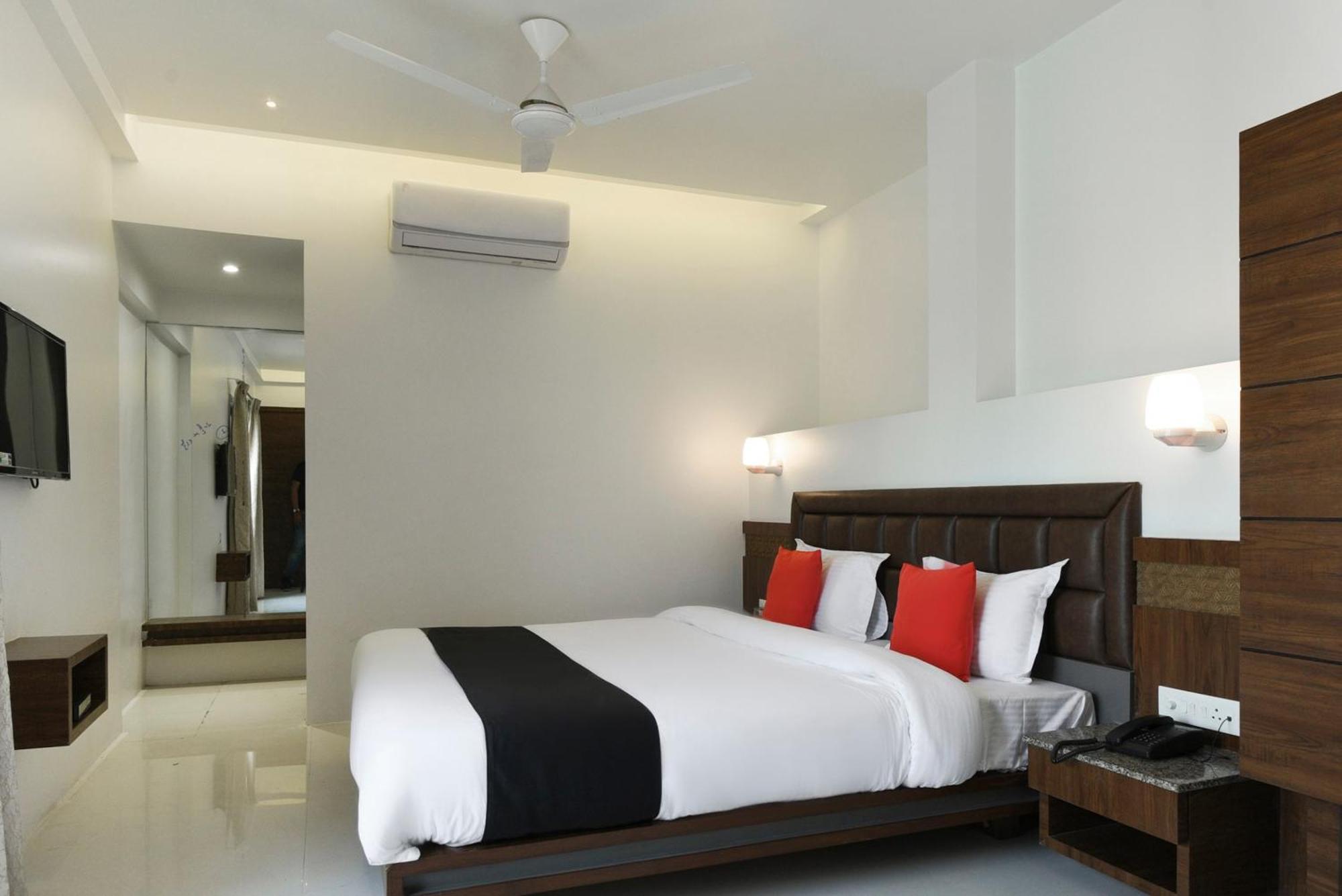 Oyo Flagship Hotel Shreeyash Executive Mangvadi Extérieur photo