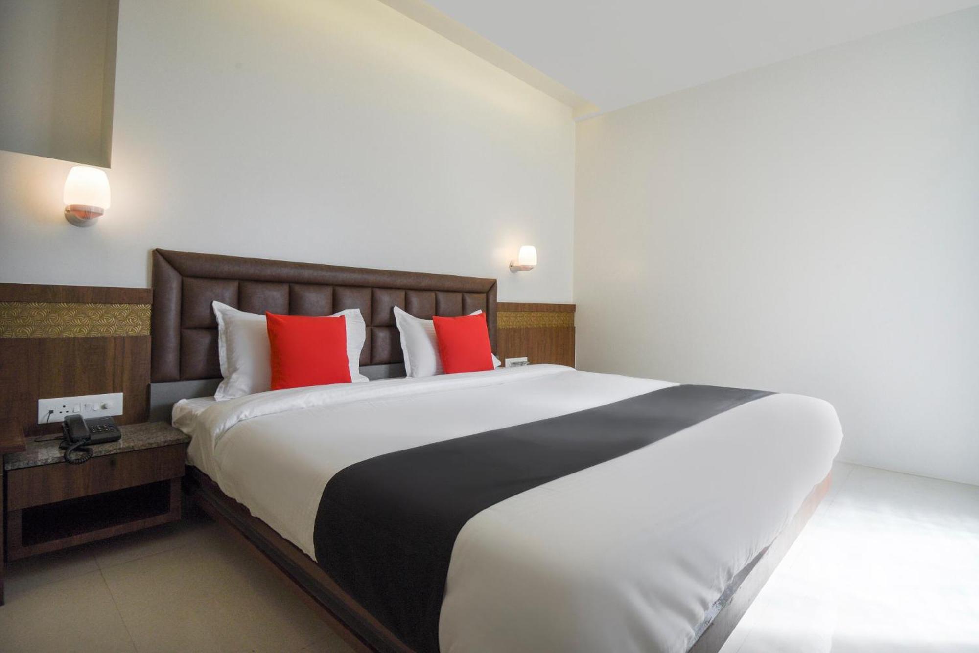 Oyo Flagship Hotel Shreeyash Executive Mangvadi Extérieur photo