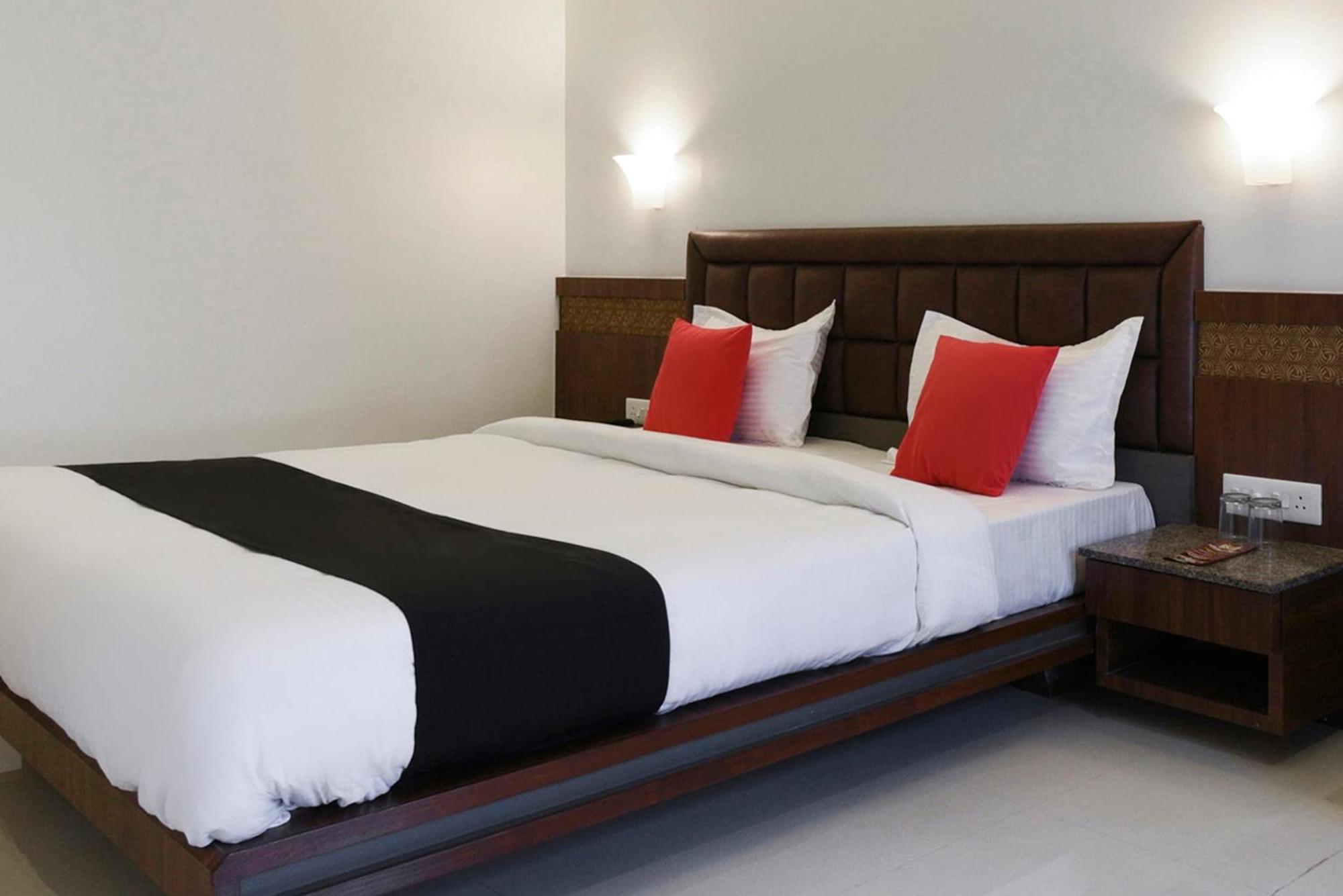 Oyo Flagship Hotel Shreeyash Executive Mangvadi Extérieur photo