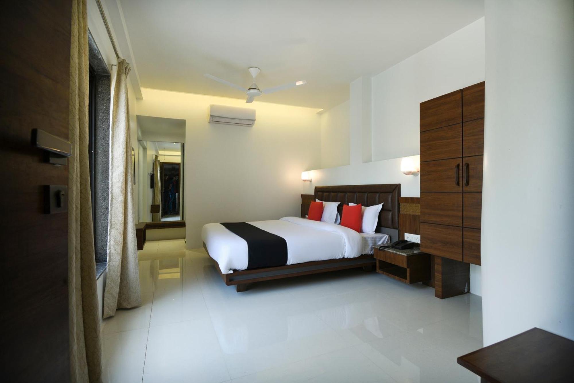 Oyo Flagship Hotel Shreeyash Executive Mangvadi Extérieur photo