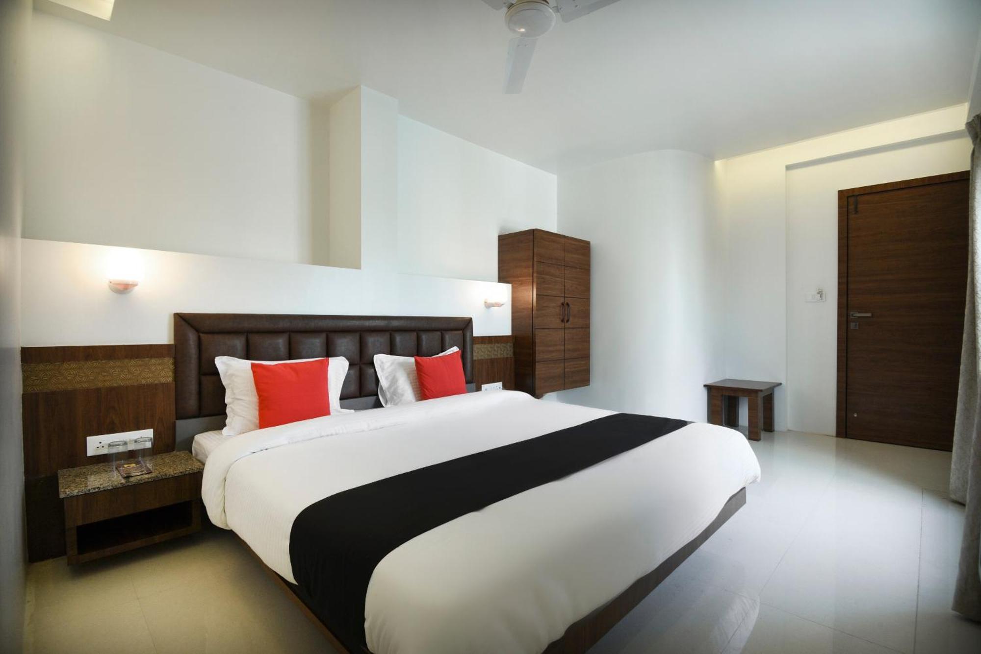 Oyo Flagship Hotel Shreeyash Executive Mangvadi Extérieur photo